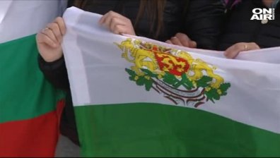 Скиори и сноубордисти спуснаха трибагреника в Пампорово