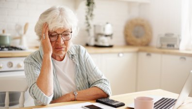 Смазващият ефект на самотата - как животът на възрастните се топи с години