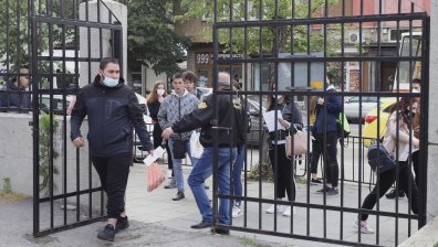 При строго спазване на мерките: Учениците под карантина ще се явяват на изпити