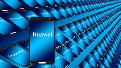Задържат пратки на Huawei заради забраната на Вашингтон