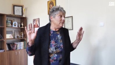 Видеонаблюдението на изборите: Жена от секция в Белица дописва бюлетини?