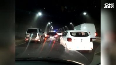 Лека катастрофа блокира движението в тунел "Ечемишка"