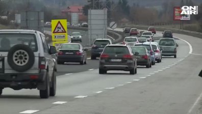 Мъгла, поледици... Серия от верижни катастрофи и задръстване на АМ "Тракия"