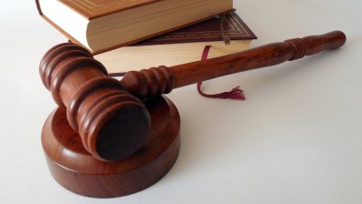 Мъж получи 2 г. затвор - откраднал и шофирал пиян кола, след което блъснал и жена