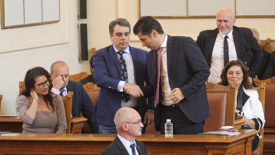 Делян Добрев: До деня на вота може да напазаруват още депутати и да не мине
