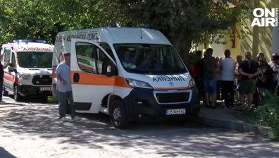 Близо 60 шофьори на линейки в Хасково протестират заради ниски заплати