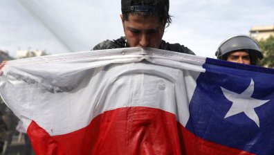Президентът на Чили разпуска кабинета си заради протестите