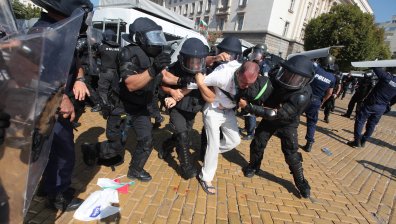 Имат ли право полицаите да използват специални средства при провокации?