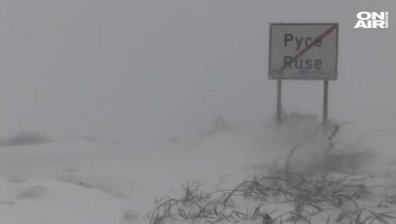 Тежката зима затвори 940 училища в страната