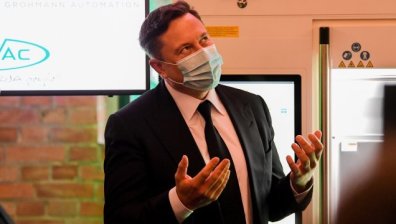 Мъск и канадската певица Граймс се разделиха след 3 г. брак