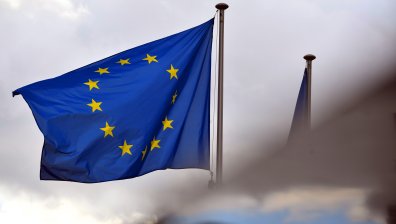 ЕК към България: Спрете енергийните помощи за скъпия ток, с парите намалете дефицита