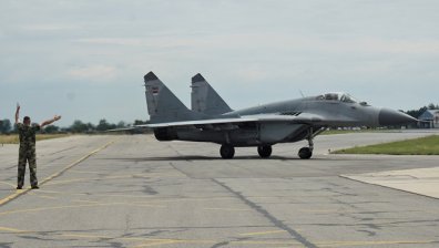 Бивши военни министри: Пилотска грешка вероятно е довела до падането на изтребителя