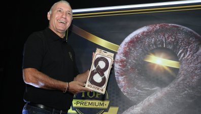 От облекла до суджук: Стоичков представи собствена марка (ВИДЕО+СНИМКИ)