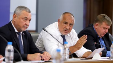 Осигуриха 30% по-високи заплати за борещите се с Ковид-19 на първа линия
