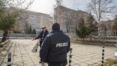 Окръжна болница в София временно спря приема на пациенти	