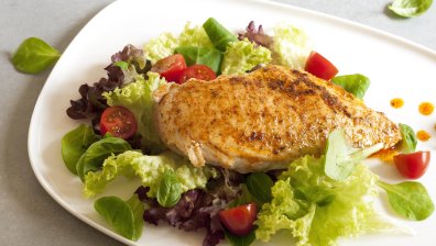 Как да приготвим вкусни печени чеснови пилешки гърди с паприка?