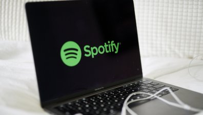 Spotify планира да наеме стотици служители, за да увеличи рекламните си приходи
