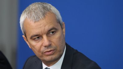 "Ще ни вкарат в гражданска война": Костадинов коментира смяната на националния празник