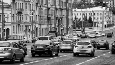 Абсурдно: Забраниха черните автомобили в Туркменистан