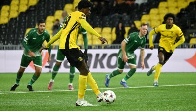 "Лудогорец" започна добре, но претърпя обрат срещу "Йънг Бойс"