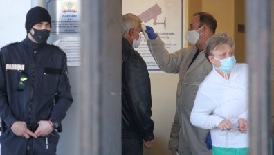 Нова жертва на Ковид-19 у нас, заразените са общо 915 - 76 от тях са медици (ВИДЕО)