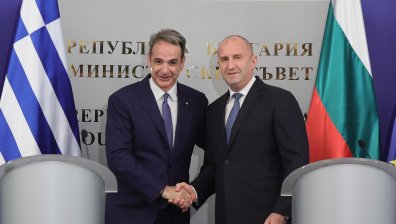 Радев лично приема тленните останки на Самуил от Мицотакис в Солун