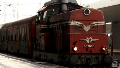 Волтова дъга вкара в болница двама служители, проверявали контактната ЖП мрежа