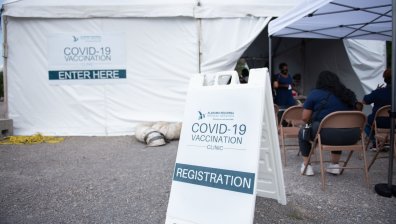 Съд в САЩ спря задължителната ваксинация на медици