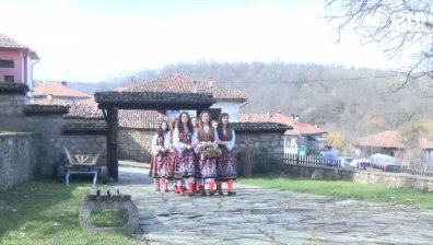 Лазарките пеят за здраве и берекет: Празник е!