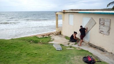 Дориан удари Пуерто Рико, уби мъж и остави без ток 23 000 души