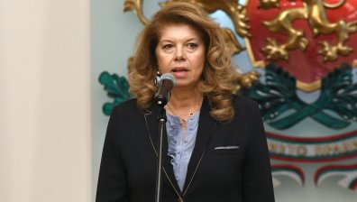 След взривовете в ЕМКО: Йотова обмисля свикване на КСНС