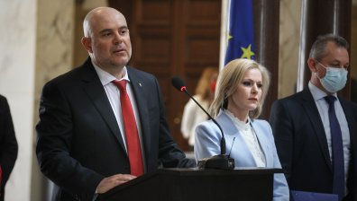 Прокурори и следователи скочиха срещу обвиненията и подкрепиха Иван Гешев