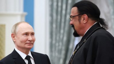 Стивън Сегал, Кандис Оуенс и човек на Тръмп на икономическия форум в Русия