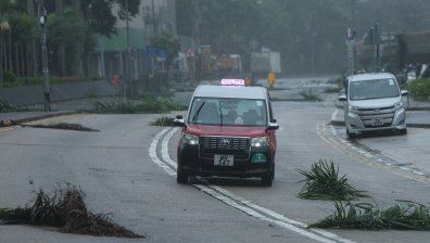 Мощен тропически тайфун приближава Хонконг, властите с предупреждение
