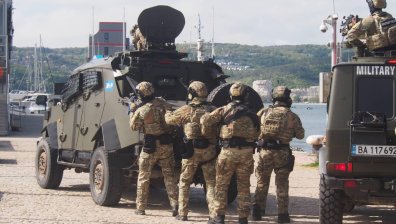 Зрелищно антитерористично учение във Варна: Щурм по въздух, суша и вода