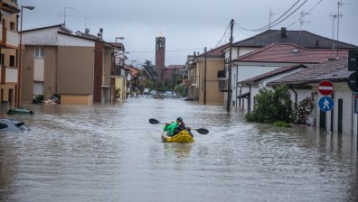 Воден Ад: Проливни дъждове удавиха части от Италия