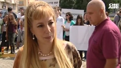 Драмите в СМГ продължават с контрапротест в защита на директора