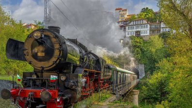 Дядо Коледа на релси: Специалните коледни влакове на БДЖ се завръщат