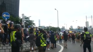 Сблъсъци в Хонконг: Много от протестиращите са ранени