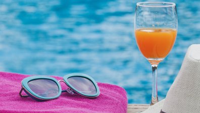 Гръцки хотел крие кърпите, за да елиминира "резервациите" на шезлонг край басейна