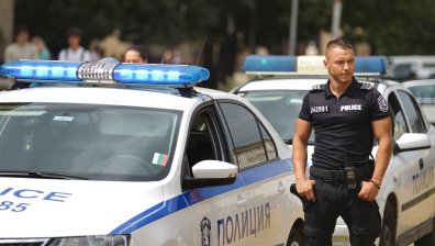 Пешеходци по принуда: Полицаи свалиха номера на коли при акция срещу опасните гонки