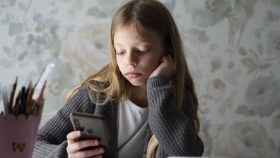 Кипър забрани телефоните и смарт устройствата в училищата