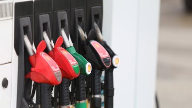 На дъното сме в класацията "заплата - бензин", но не се отказваме от автомобила си