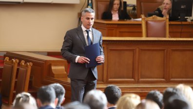 "Продължаваме промяната": Поемаме водеща роля - демокрацията или диктатора ще изберем