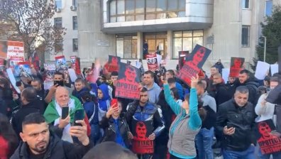 Протестиращи в Търговище искат оставки на полицейски шефове заради загинал моторист