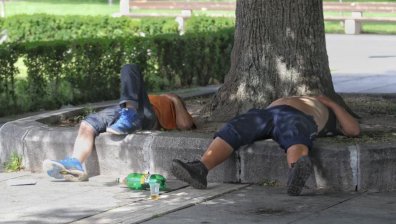 Опасно горещо! Лекари: Хора със сърдечни проблеми да не излизат навън
