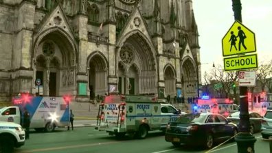 Полицията ликвидира въоръжен мъж пред църква в Манхатън