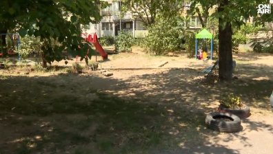 Искат задържане под стража на пияния мъж, врязал се с кола в детска площадка