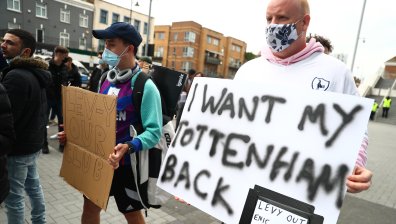 "Юнайтед" няма да се отърве лесно от Глейзър, фенове на "Тотнъм" поискаха радикални промени