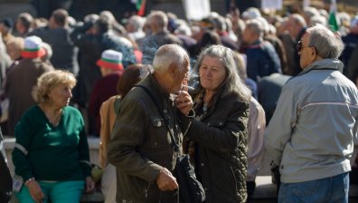 МС увеличи с 12% социалната пенсия, новите пари ще бъдат получени през август